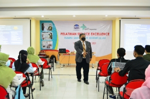 PELATIHAN SERVICE EXCELLENCE 16-17 NOVEMBER 2021